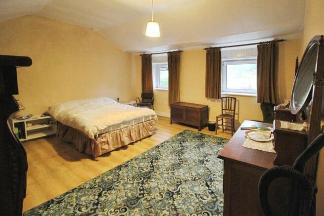 4 bed Terraced for sale Image 4