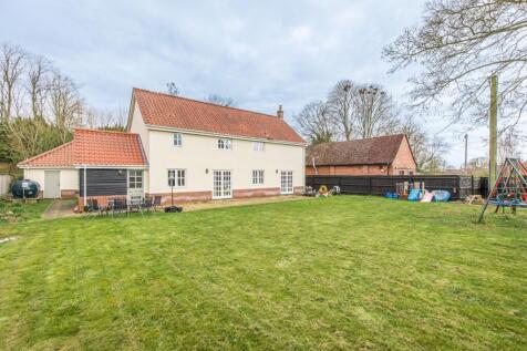 Charming Four Bedroom Farmhouse-style Home in Caston