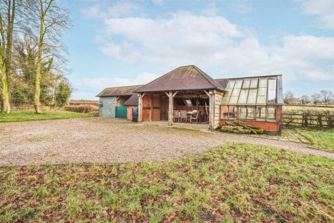 PARTY BARN - 758 sq. ft