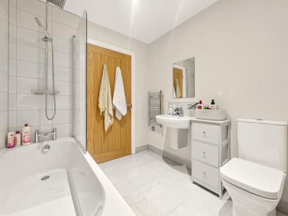 2 bed Penthouse to rent Image 4