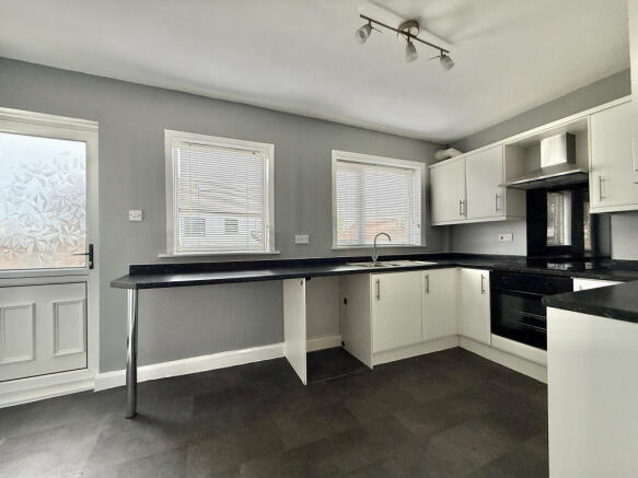2 bed Semi-Detached to rent Image 3