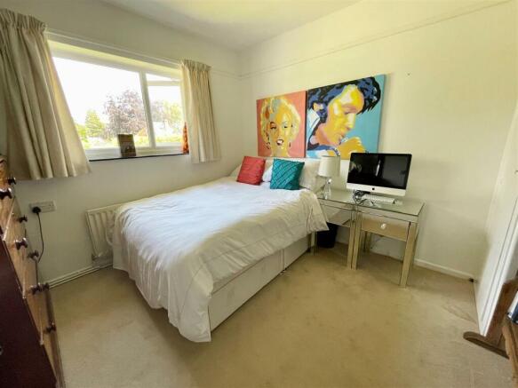 7. bed2.jpg