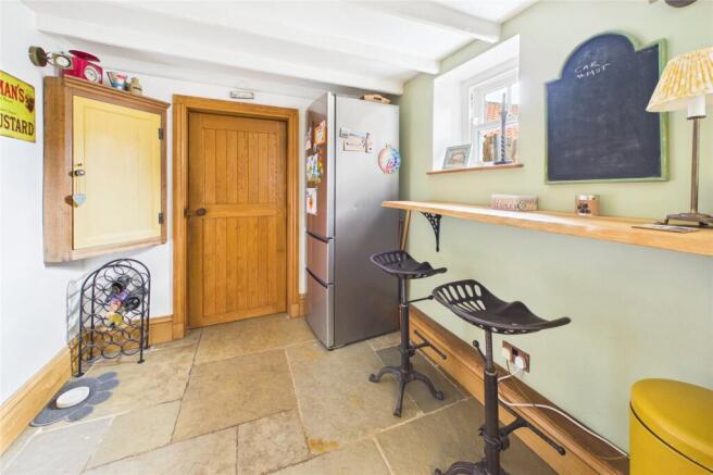 4 bed Semi-Detached for sale Image 9