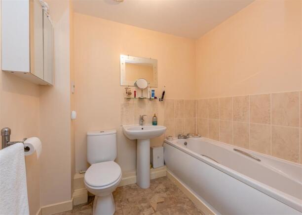 24 The Grove-bath.jpg
