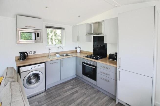 2 bed Park Home for sale Image 3