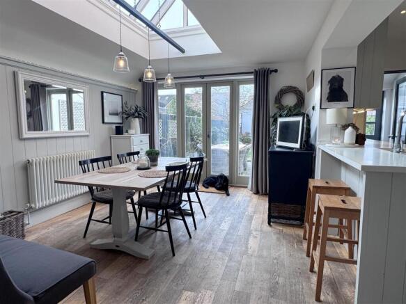 Breakfast Area - Kitch main 1.JPG