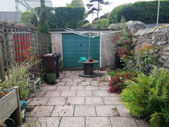 Garage With Foecourt
