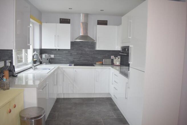 Kitchen/ Dining Room