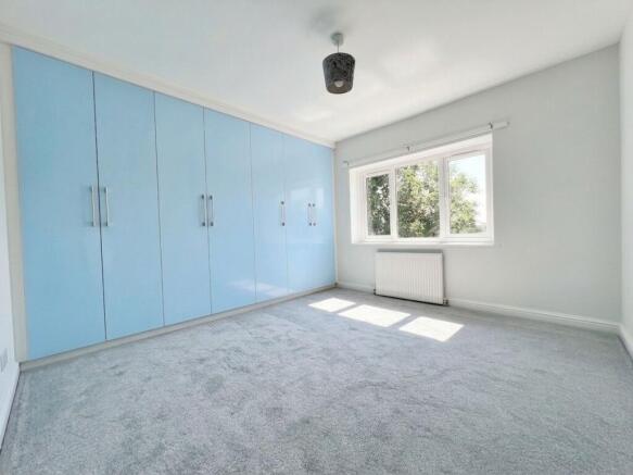 3 bed Semi-Detached to rent Image 6