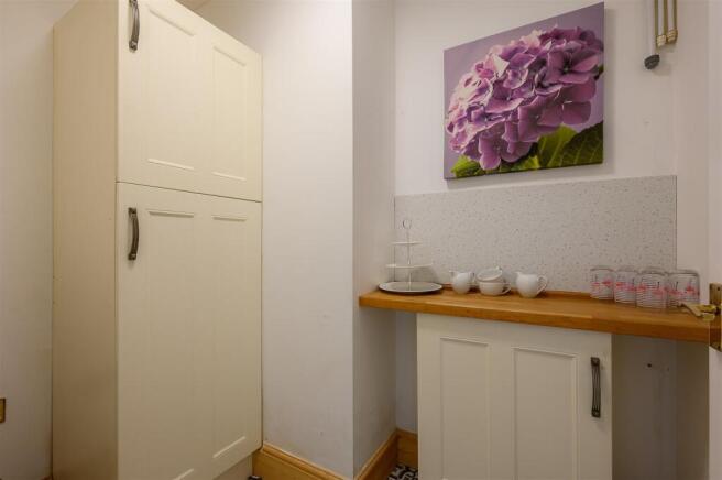 6 bed Detached for sale Image 7