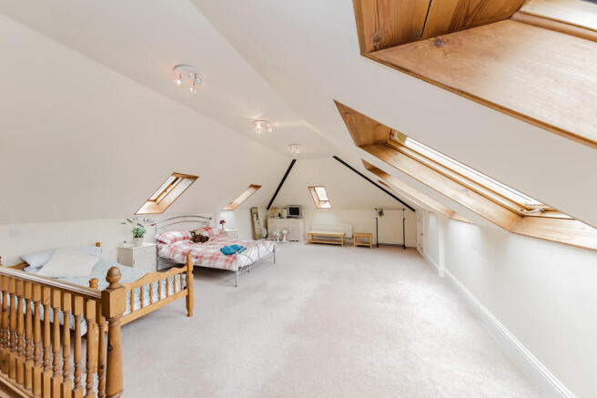 Bedroom 5/Suite