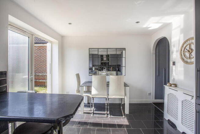 3 bed Semi-Detached for sale Image 10