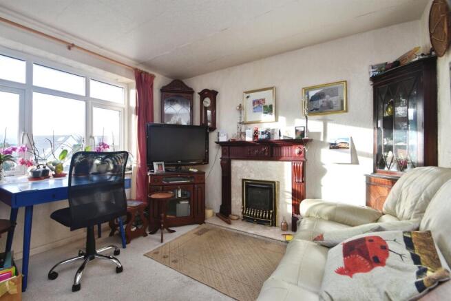 4 bed Detached Bungalow for sale Image 4