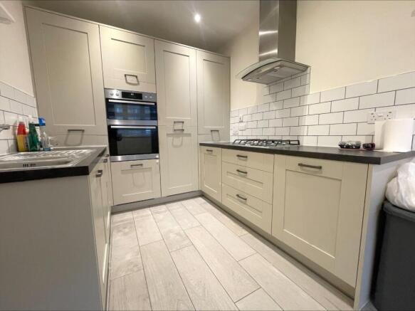 4 bed Terraced to rent Image 4