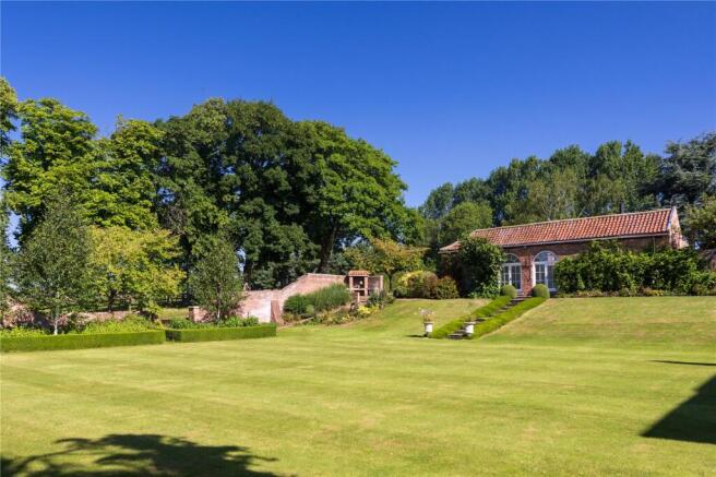 7 bed Detached for sale Image 4