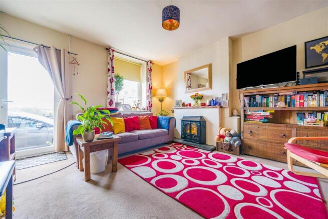 OPEN PLAN LOUNGE / DINING ROOM