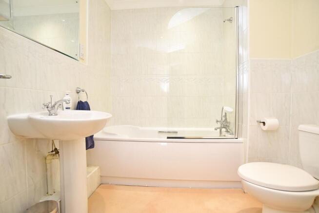 3 bed Flat for sale Image 6