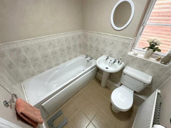 Family Bathroom 598