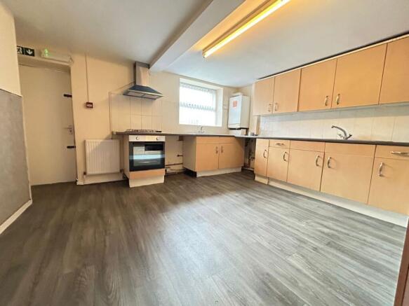 7 bed House of Multiple Occupation for sale Image 8