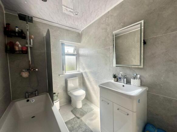 2 bed Terraced to rent Image 11