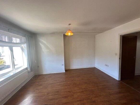 2 bed Flat for sale Image 5