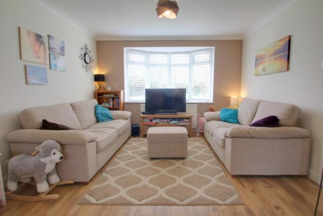 LOUNGE AREA: