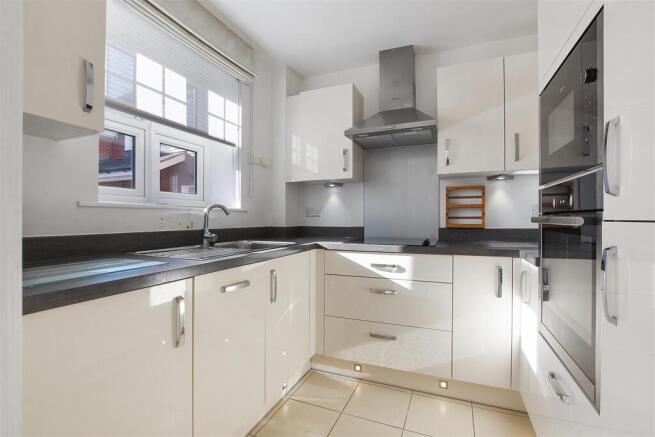 09-04d7GCMCS - 28 Mountbatten House - Kitchen -Ori