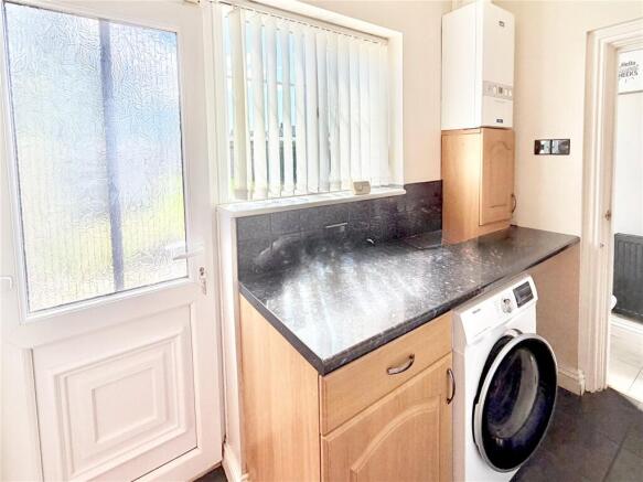 4 bed Semi-Detached for sale Image 9