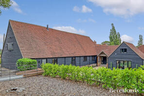 1 Beauvoir Hall, St Marys Mews, Dunmow CM6 2GQ