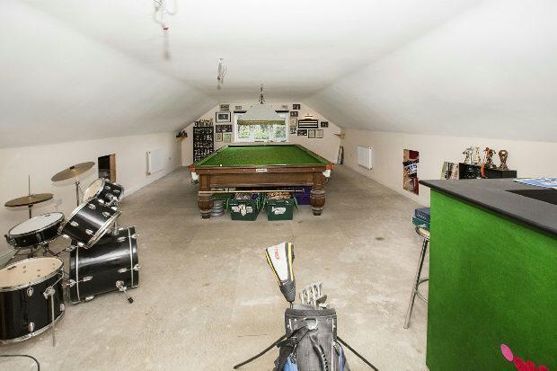 Bedroom 1/Games Room