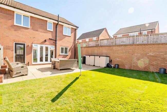 Francis View, Fixby, Huddersfield photo 4