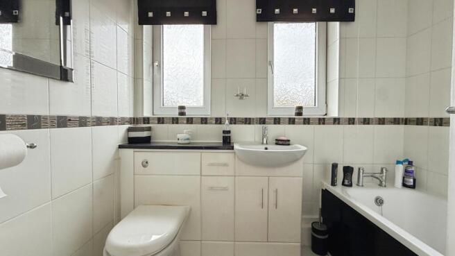 3 bed Semi-Detached for sale Image 8
