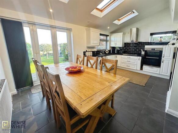 Heath Avenue, Werrington, Staffordshire, ST9 0HT photo 4
