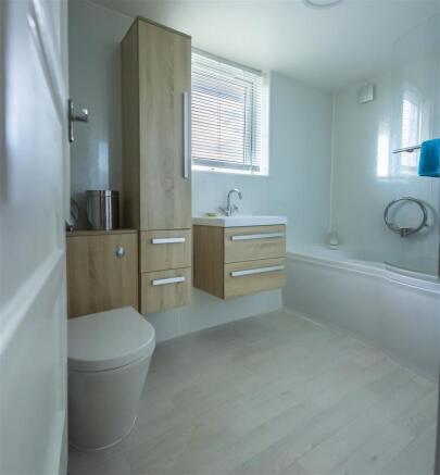 Bathroom (1).jpg