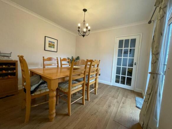 49 leeming dining area.jpg