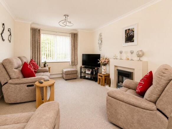 Lounge/Dining Room