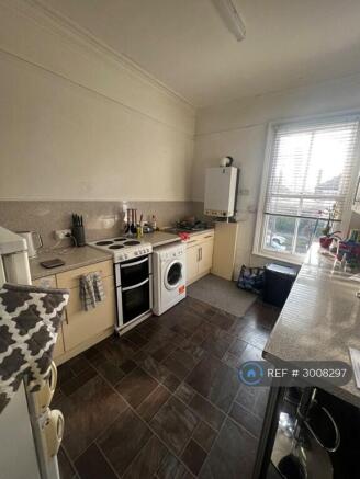 3 bed Maisonette to rent Image 9