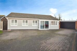 10, Oakwood Court, Chelmsford CM3 6DW