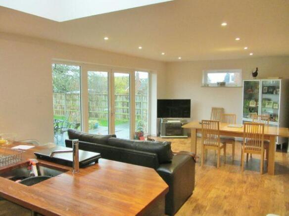 OPEN PLAN LOUNGE DIN