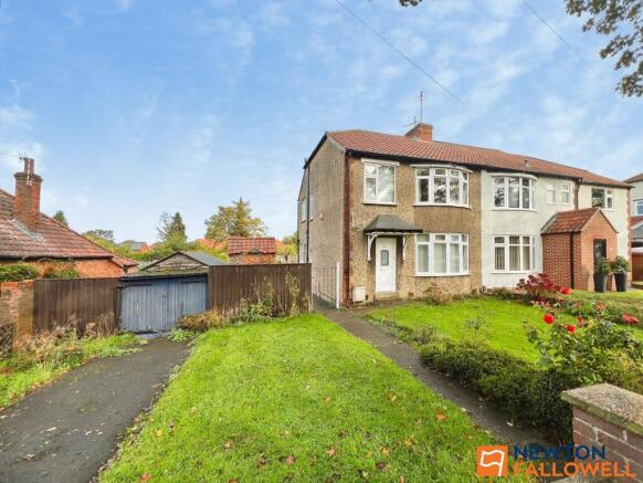 3-bed semi-detached on Hill Avenue, Grantham, NG31, £200,000