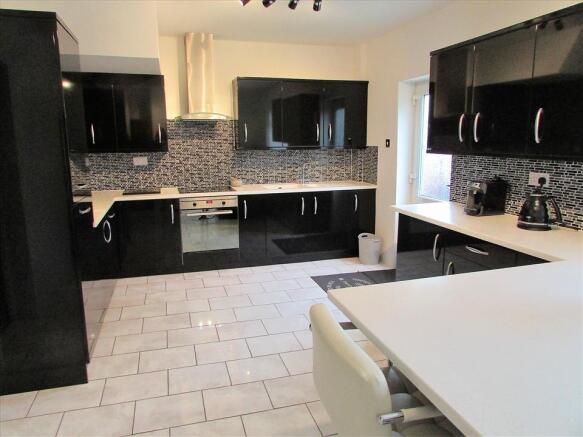 KITCHEN/BREAKFAST ROOM