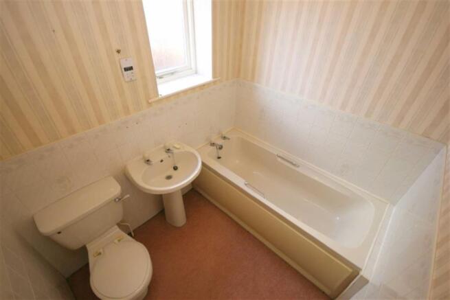 FAMILY BATHROOM / WC