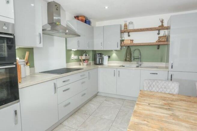 4 bed Detached for sale Image 7