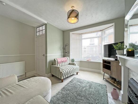 Victory Street 16 - Living Room.jpg