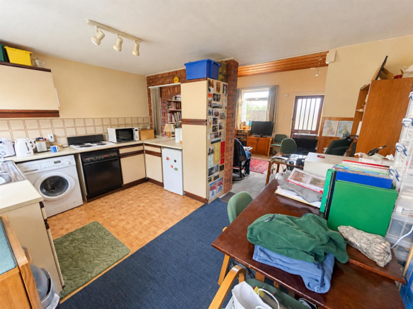 Allington Close, Taunton photo 4