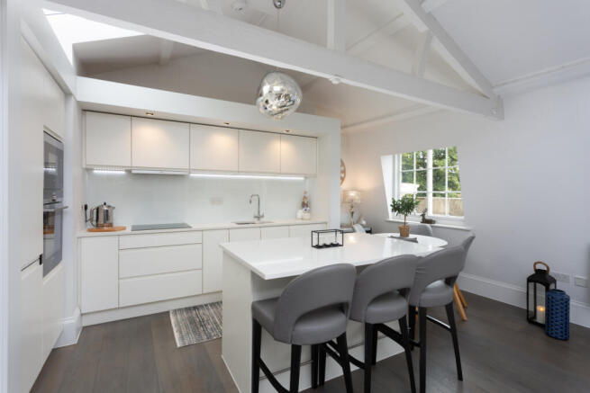 2 bed Apartment for sale Image 5