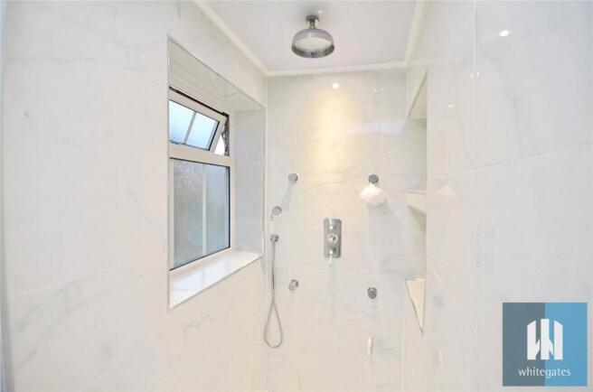 4 bed Detached for sale Image 5