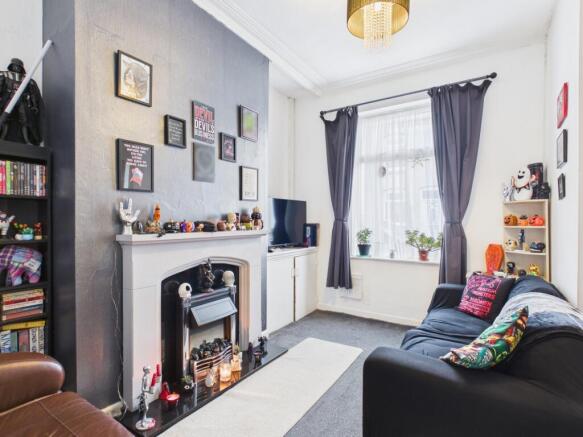 CAM03729G0-PR0262-STILL002