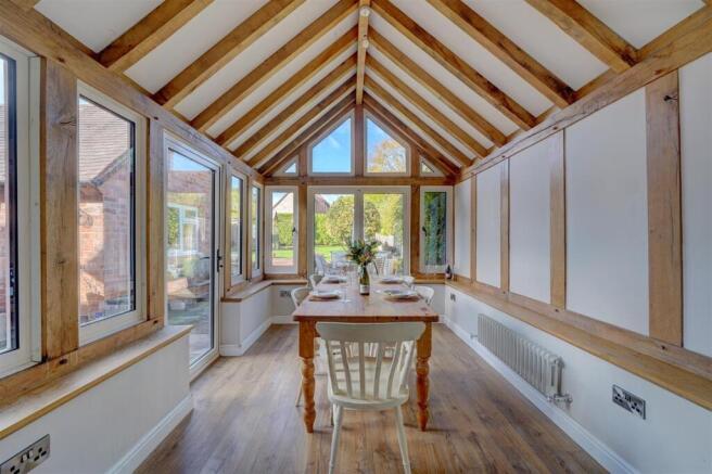 13 Apple Tree Walk (