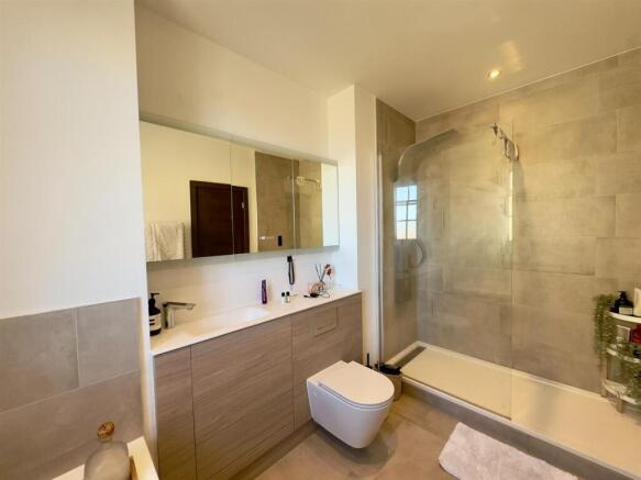 En-Suite Bathroom